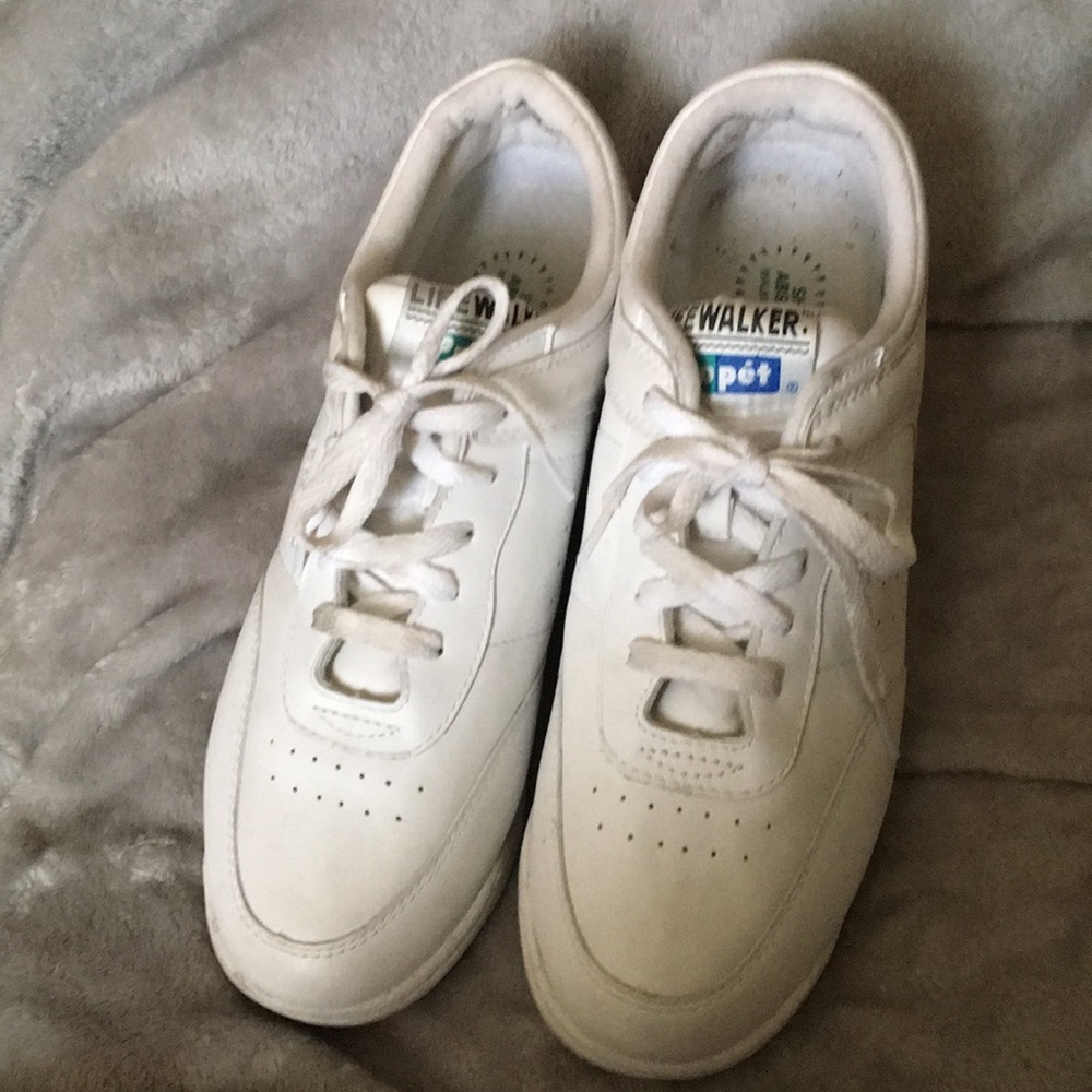 Propet Life Walker shock absorbing shoe 11